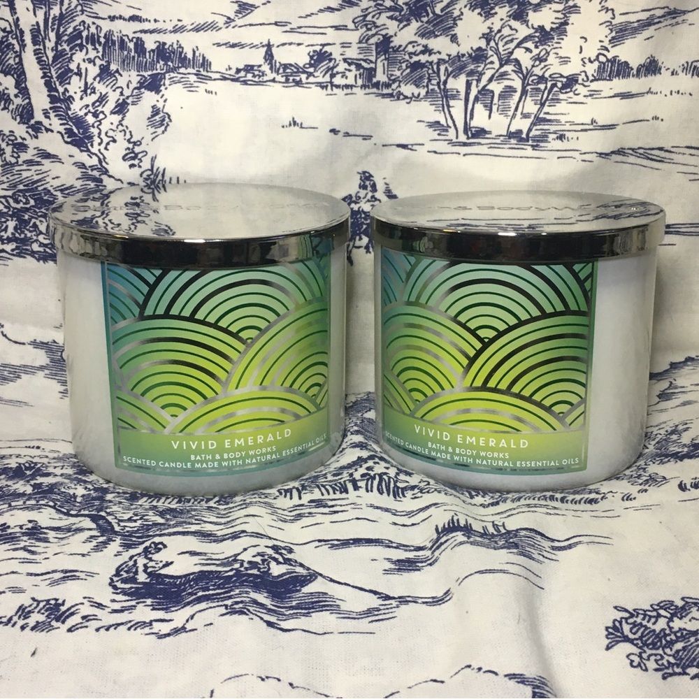 Vivid Emerald Two (2) Bath & body works three (3) wick candles NEW